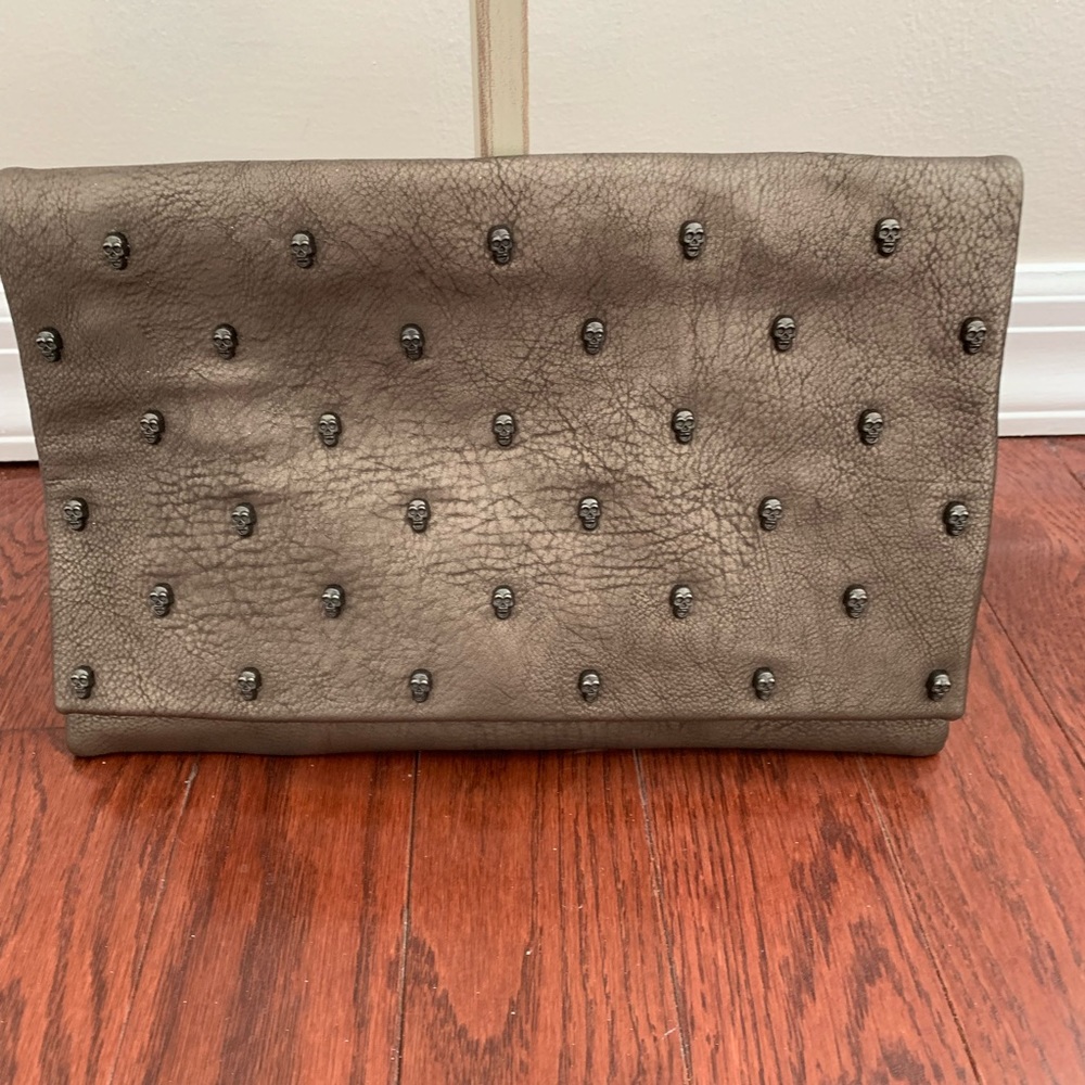 Skull Clutch